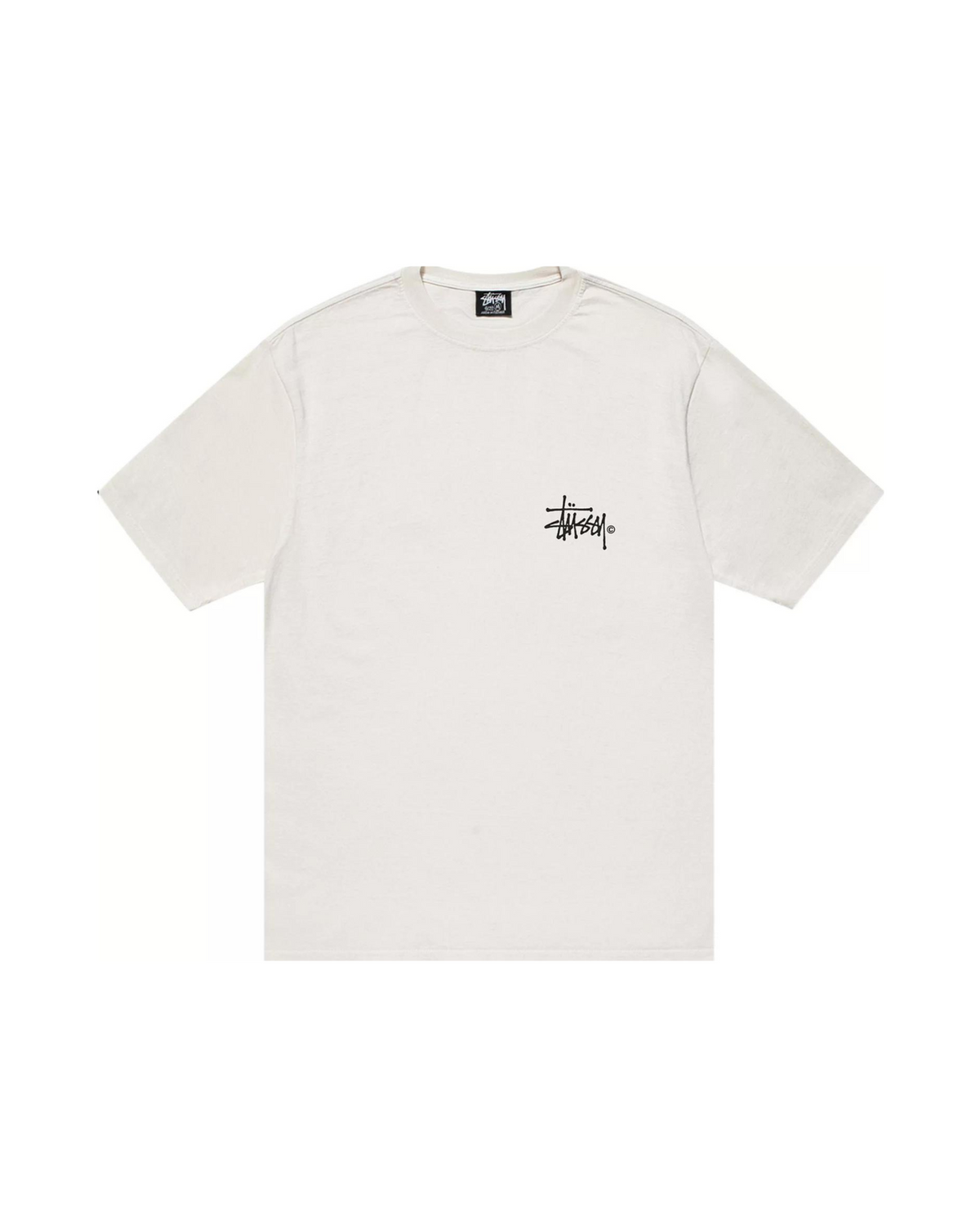 Stussy Venus Pigment Dyed Tee edestä, luonnonvalkoinen paita pienellä mustalla Stussy-logolla rinnassa