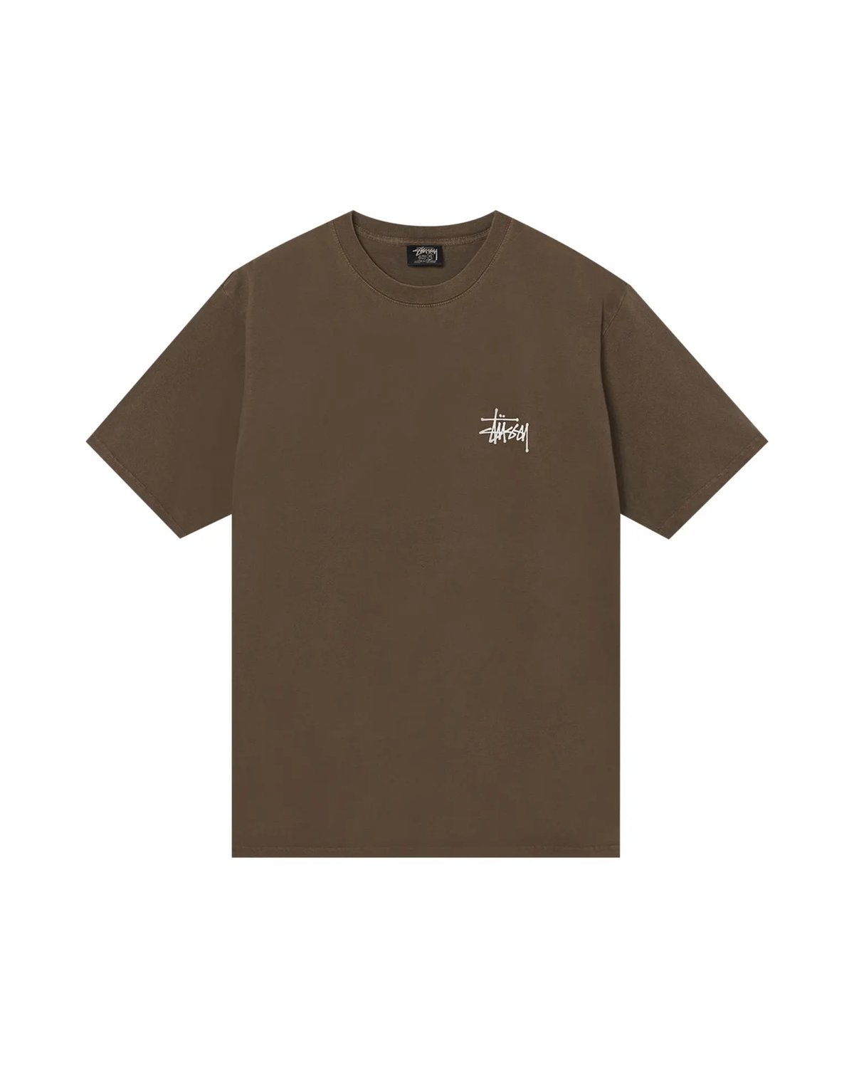 Stussy Basic Tee Coffee edestä, pieni Stussy-logo rinnassa ruskealla t-paidalla