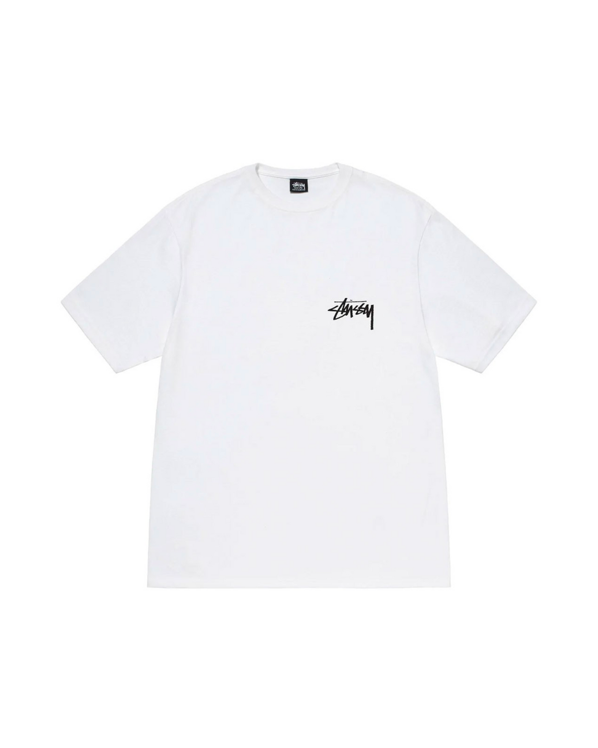 Stussy Fuzzy Dice Tee valkoisena, edestä kuvattuna pieni musta Stussy-logo rinnassa