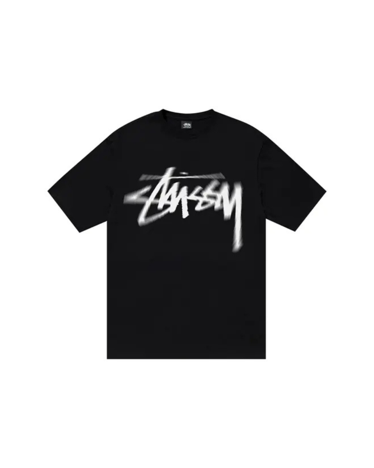 Musta Stussy Dizzy Stock Tee edestä, valkoinen sumennettu Stussy-logo rinnassa