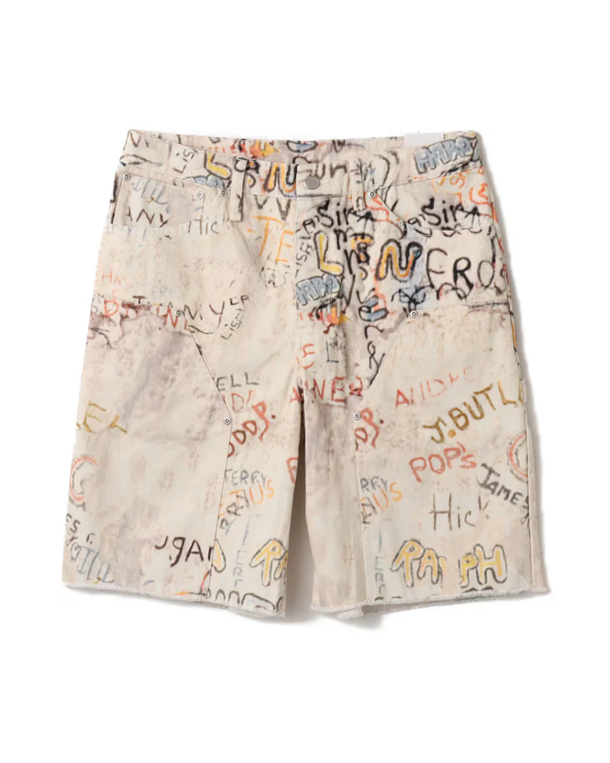 Jordan Air Jorts Printed -shortsit edestä, luonnonvalkoiset graffititekstiprintillä ja rispatuilla lahkeensuilla.