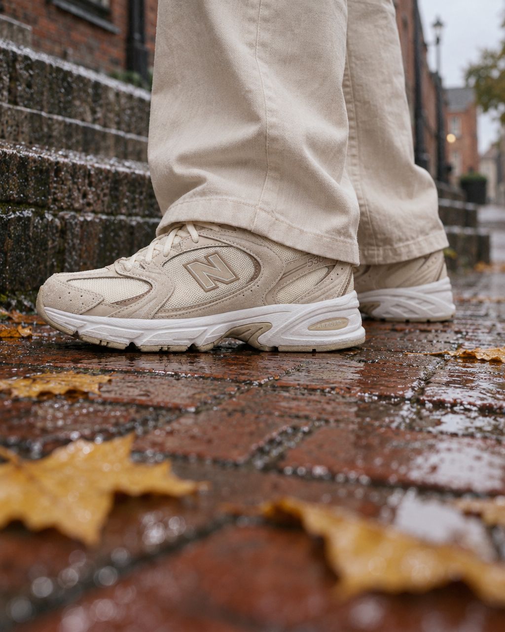 New Balance 530 Sea Salt Moonbeam - on-foot