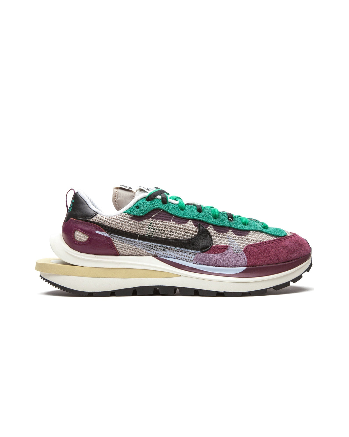 Nike Vaporwaffle sacai Villain Red Neptune Green